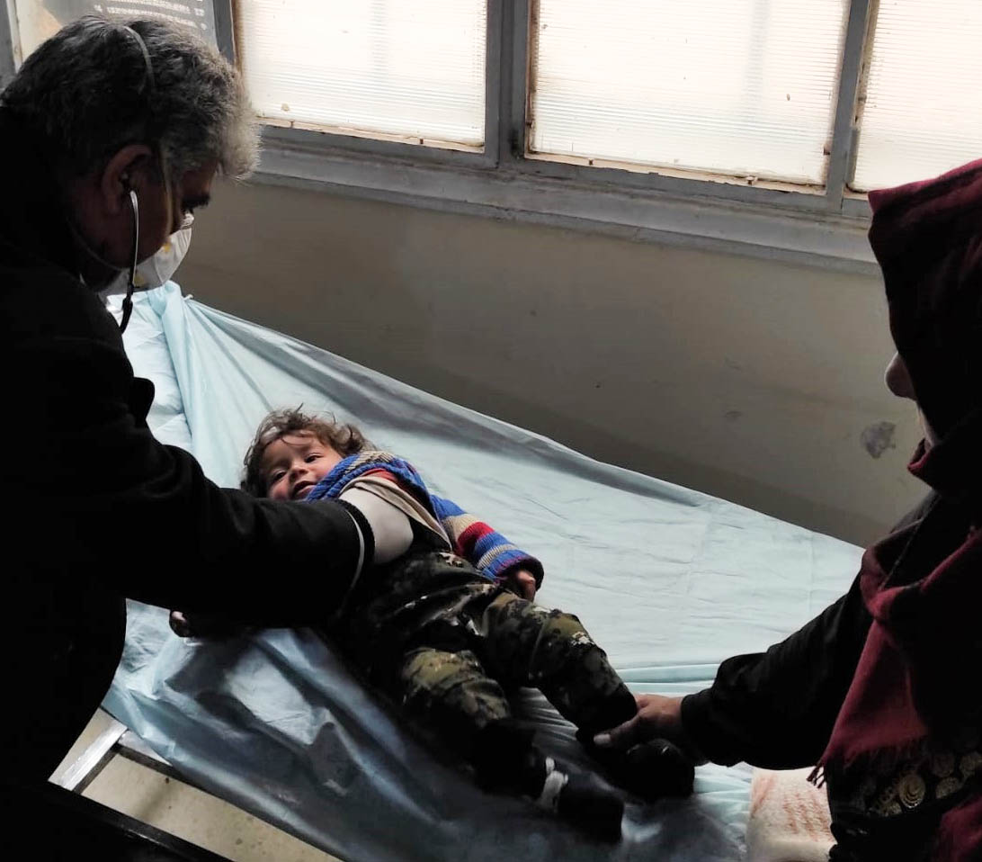 Versorgung eines Babys in Nordostsyrien. Foto: Ärzte der Welt / Medicos del Mundo