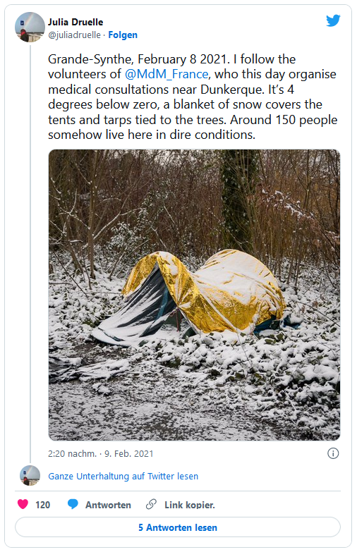 Grande-Synthe, February 8 2021. I follow the volunteers of @MdM_France, who this day organise medical consultations near Dunkerque. It’s 4 degrees below zero, a blanket of snow covers the tents and tarps tied to the trees. Around 150 people somehow live h