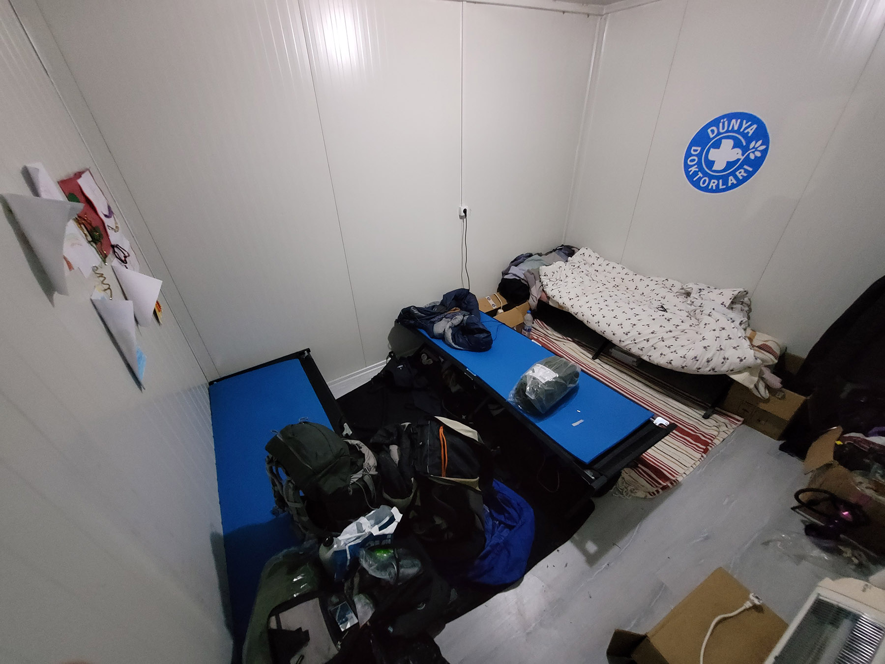 Die Teams von Ärzte der Welt im türkischen Erdbebengebiet schlafen zu mehreren in kleinen Containern. Foto: Ärzte der Welt