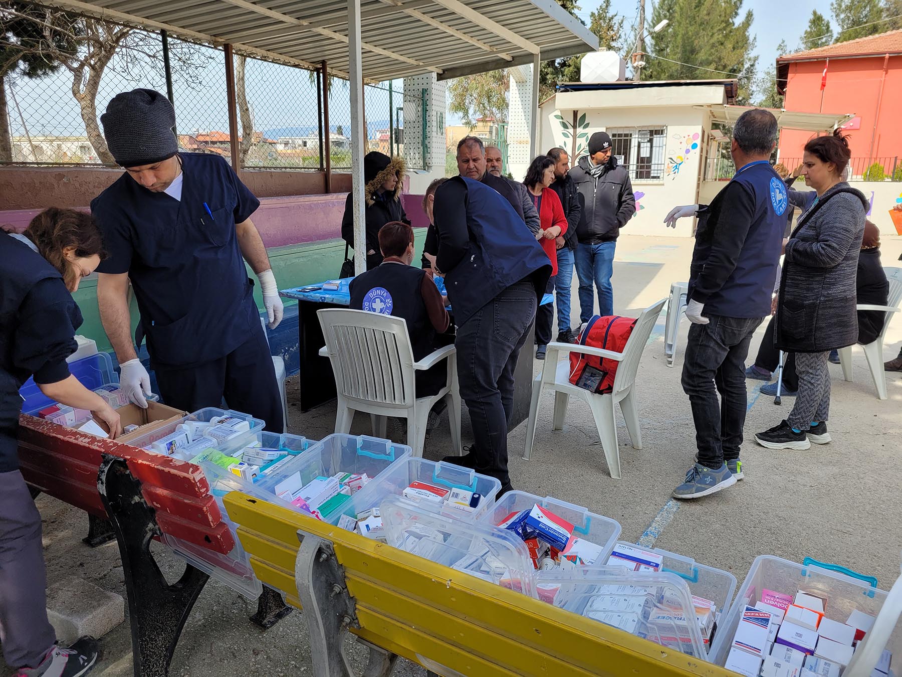 Die Teams von Ärzte der Welt stellen der vom Erdbeben in der Türkei betroffenen Bevölkerung unter anderem Medikamente zur Verfügung. Foto: Ärzte der Welt