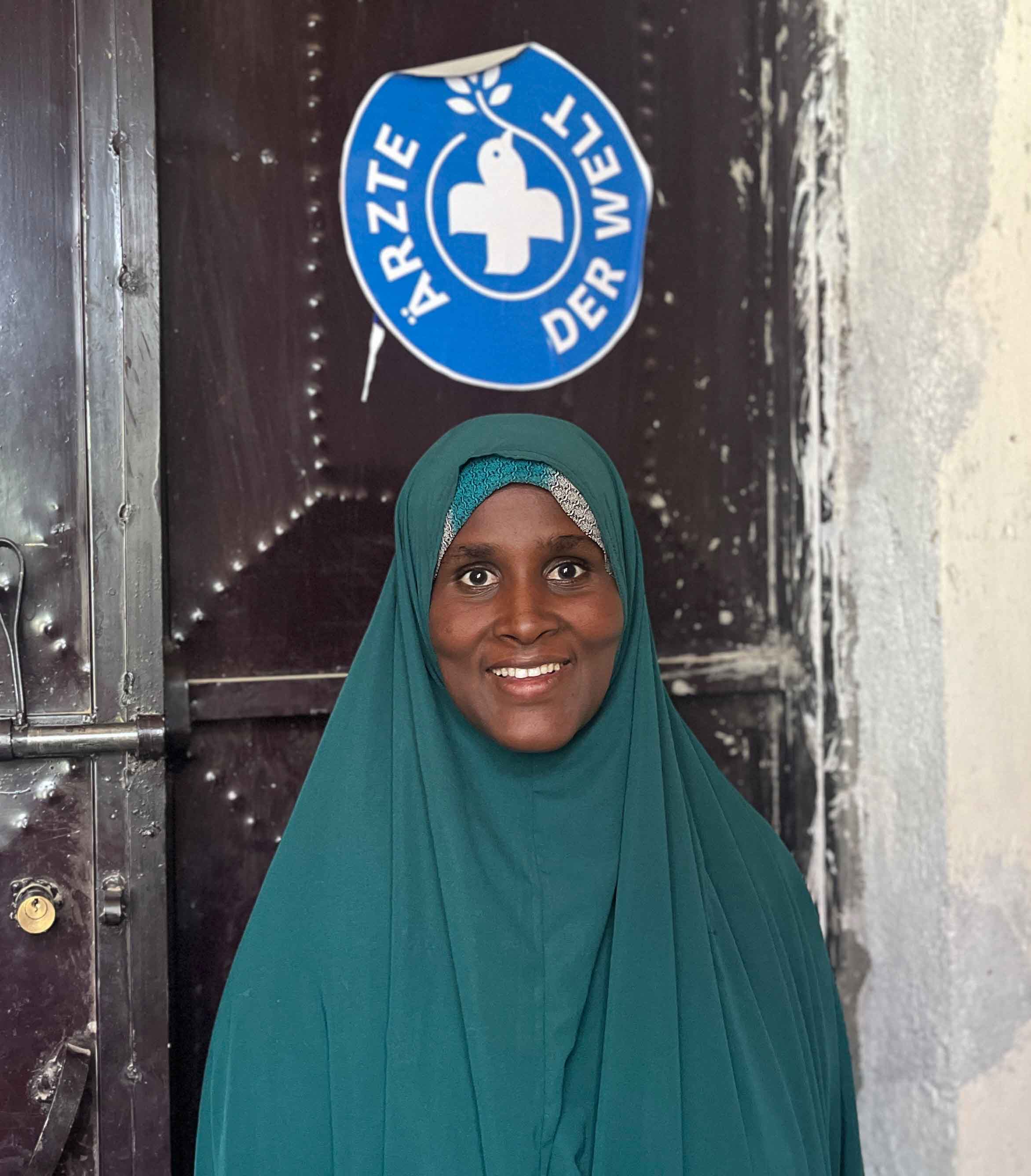 Unsere Patientin Halima Arab vor der Ärzte der Welt-Gesundheitsstation in Degehamedo. Foto: Ärzte der Welt Halima Arab in der Gesundheitsstation von Ärzte der Welt in Degehamedo. Foto: Ärzte der Welt