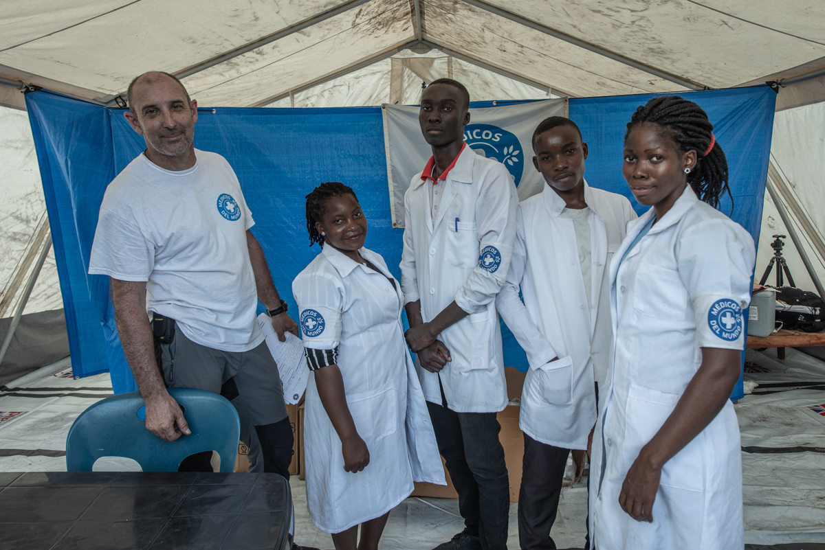 Ärzte der Welt-Team im FlüchtlingslagerJohn Segredo. Foto: Czuko Williams