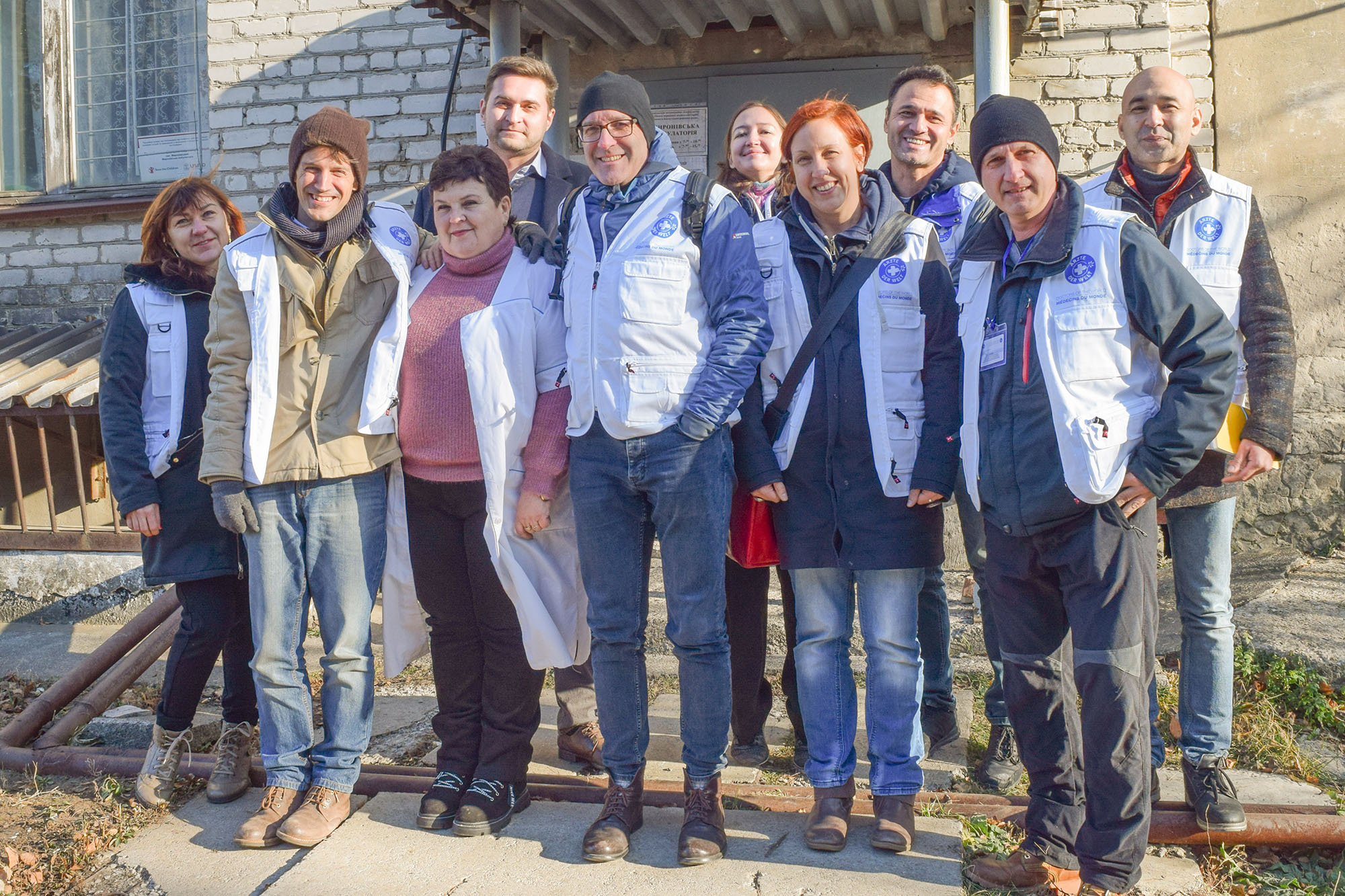 Das Ärzte der Welt-Team besucht ein Gesundheitszentrum in Mironovsky. Julia Brunner ist die vierte Person von rechts. Foto: Ärzte der Welt