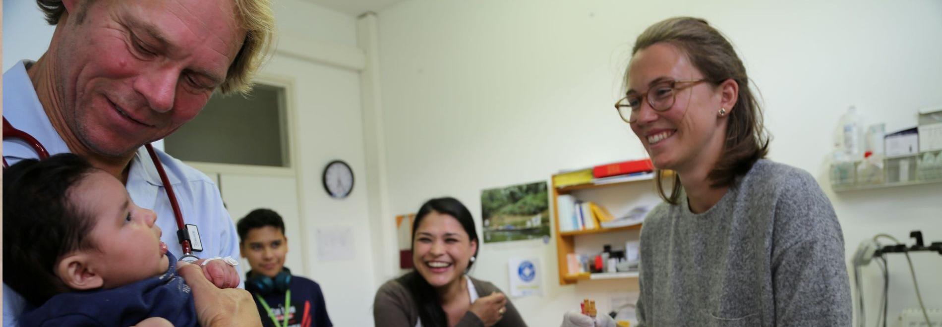 Ehrenamtliche Unterstützung bei open.med in München. Foto: Mike Yousaf Ehrenamtliche Unterstützung bei open.med in München. Foto: Mike Yousaf