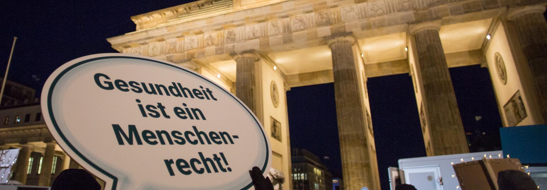 Protest vor dem Brandenburger Tor. Foto: Walter Wetzler