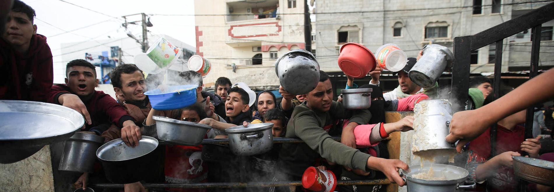 Die Versorgung der Menschen im Gazastreifen verschlechtert sich täglich. Foto: Mohammed Zaanoun Menschen im Gazastreifen mangelt es inzwischen an fast allem. Foto: Mohammed Zaanoun