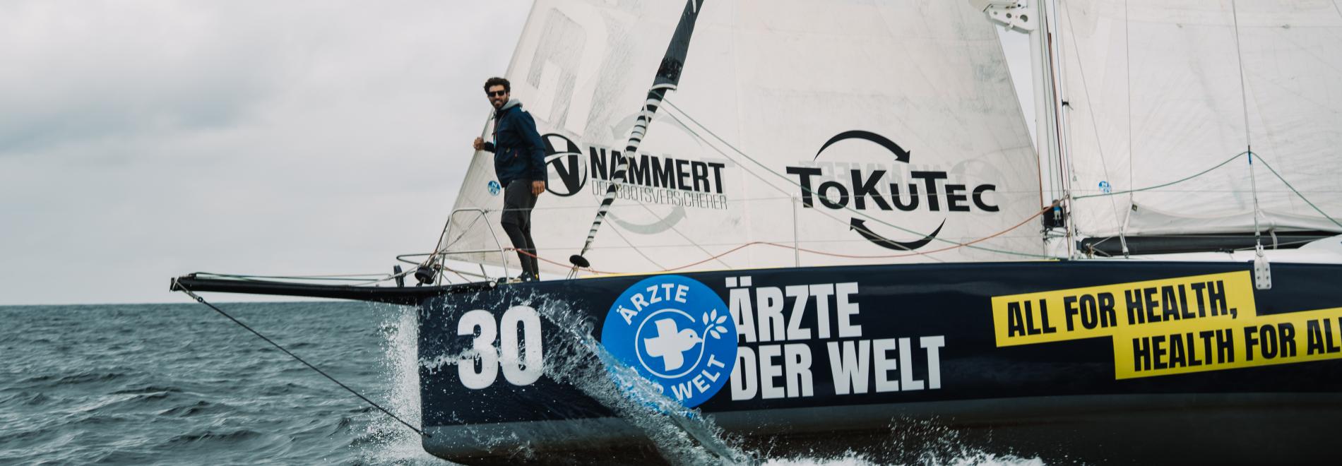 Das Segelboot "CheekyTattoo" von Nicolas Manthos. Foto: Laurenz Jocheim Segelboot von Nicolas Manthos