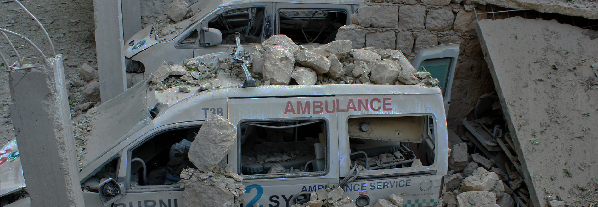 Zerstörter Krankenwagen 2016 in Idlib. Foto: Ärzte der Welt