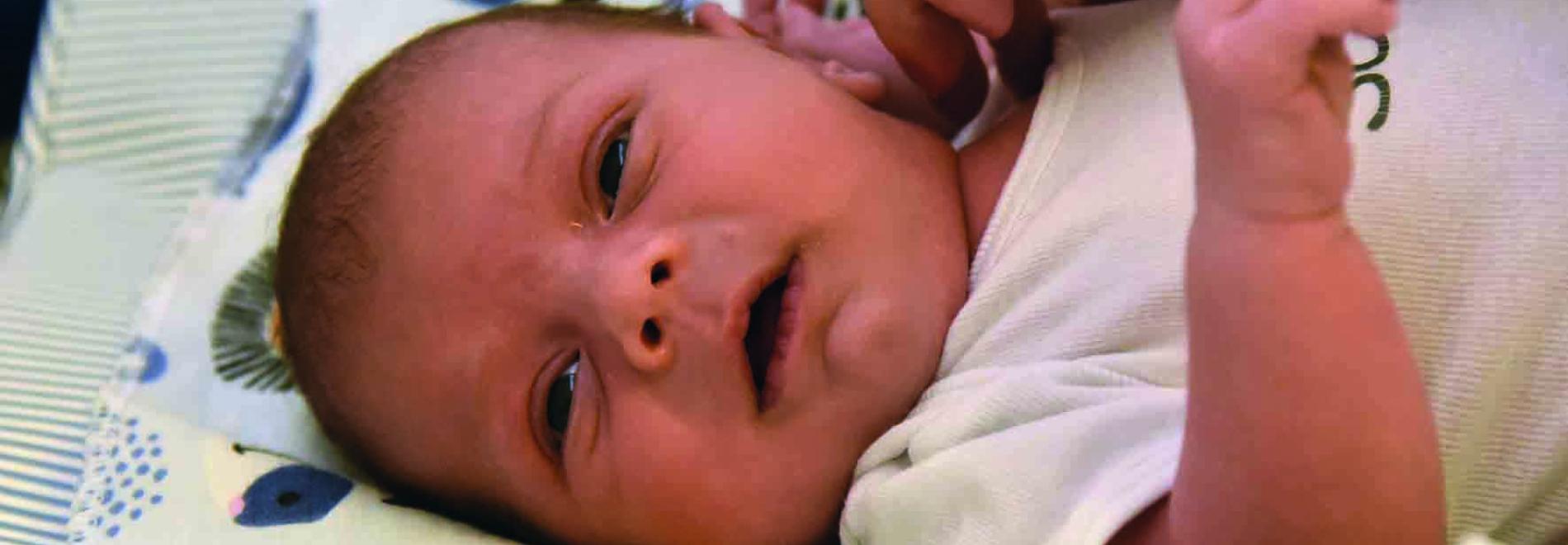 Baby bei einer Untersuchung bei open.med München. Foto: Chris Schmid