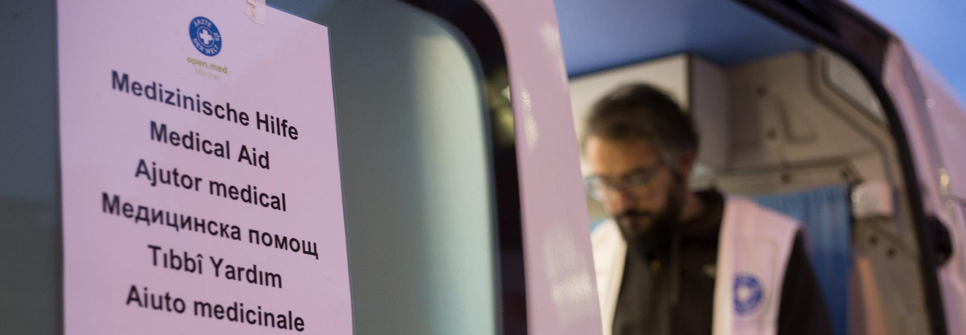 Der Behandlungsbis von open.med München fährt auch den Übernachtungsschutz an und versorgt dort Patient*innen. Foto: Ärzte der Welt