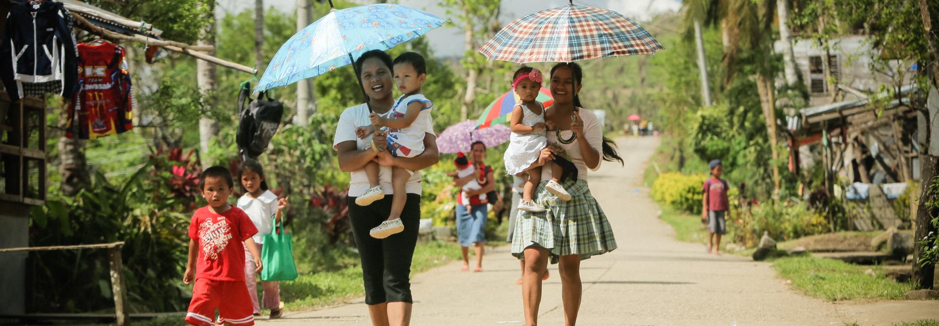 Frauen auf den Phillipinen. Foto: Sebastien Duijndam