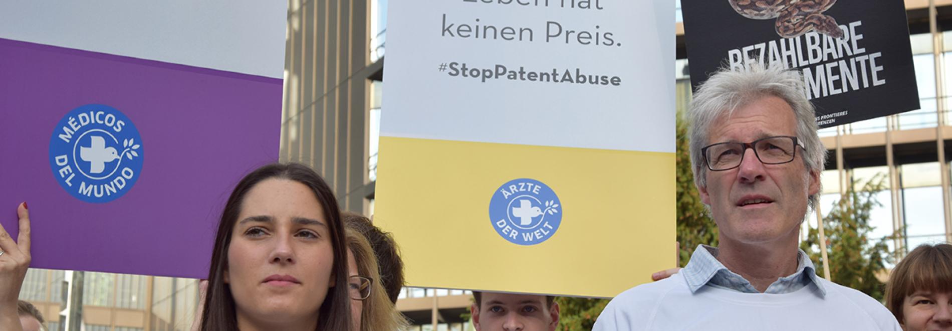 Demonstration von Ärzte der Welt vor dem Europäischen Patentamt. Foto: Ärtzte der Welt Ärzte der Welt setzt sich gegen Patente auf lebenswichtige Medikamente ein. Foto: Ärzte der Welt