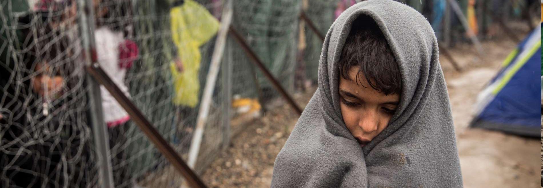 Flüchtlingsjunge auf Idomeni. Foto: Olmo Calvo