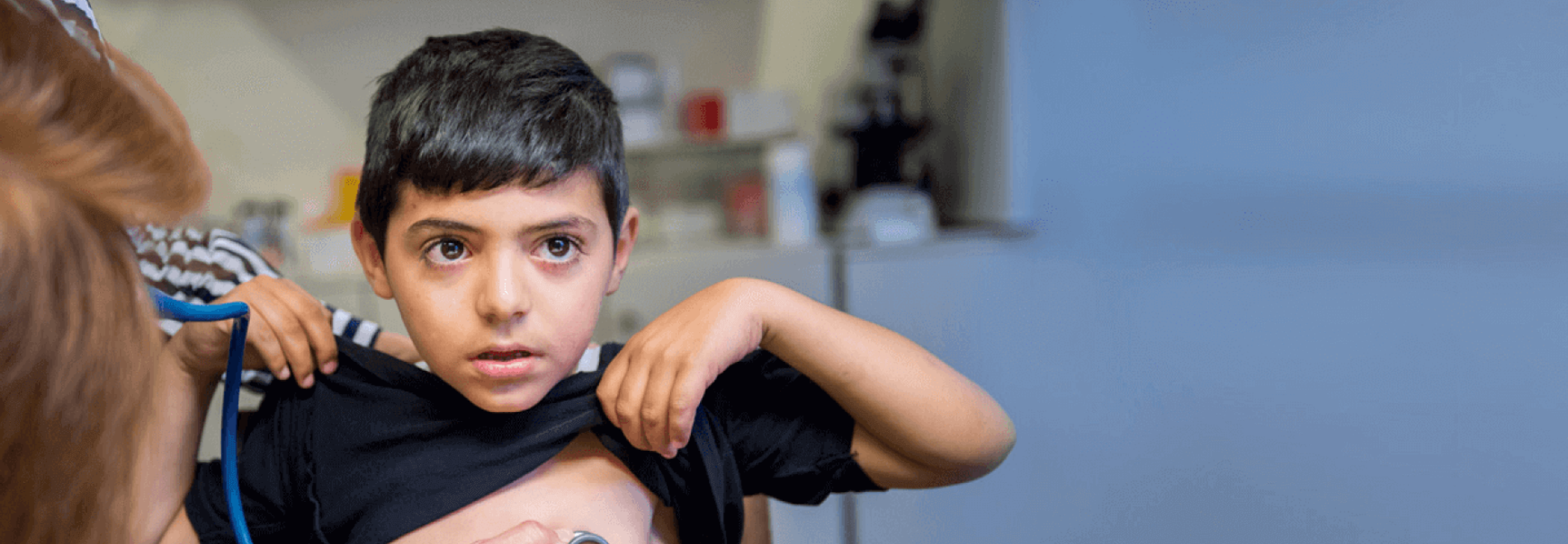 Medizinische Kindersprechstunde in einer Praxis von Ärzte der Welt. Bild: Bente Stachowske Ärzte der Welt leistet medizinische Hilfe in Deutschland. Bild: Bente Stachowske