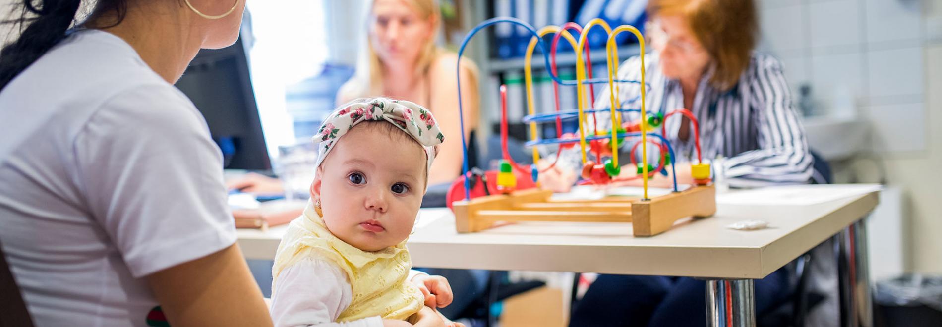 Versorgung in der Kindersprechstunde in Hamburg. Foto: Bente Stachowske
