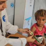 Ein Kind in Gaza wir auf Unterernährung untersucht. 