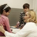 Medizin Hilft e.V. ist ein Berliner gemeinnütziger Verein. Durch verschiedene Projekte und Aktionen leistet Medizin Hilft e.V. dort Hilfe, wo Menschen durch strukturelle Lücken keinen Zugang zu gesundheitlicher Versorgung haben. Foto: Ärzte der Welt
