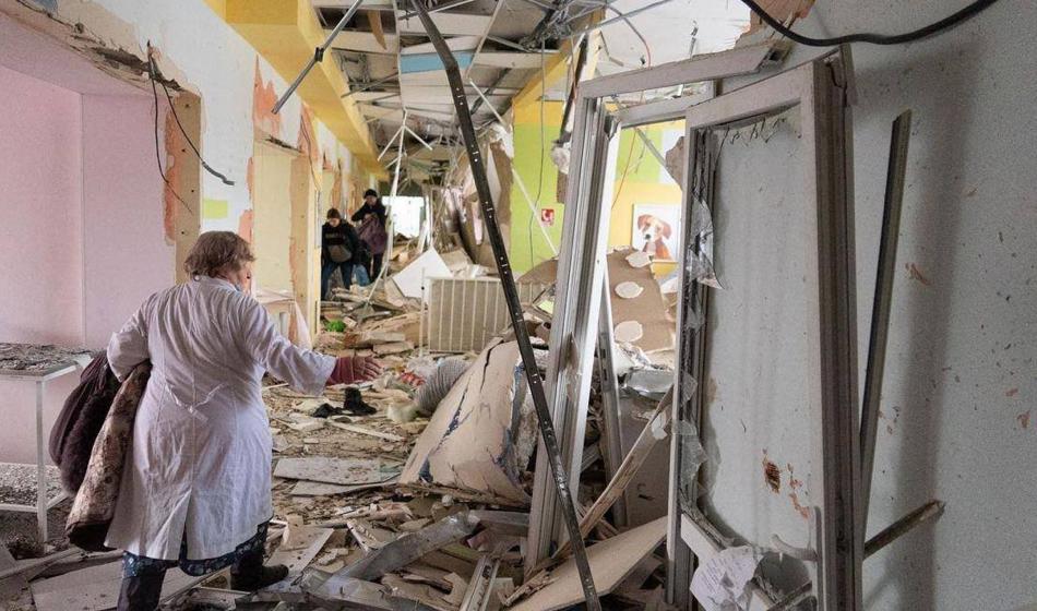 Das zerstörte Kinderkrankenhaus in Mariupol im März 2022. Foto: Eyepress News/Eyepress/AFP