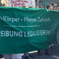Menschen demonstrieren für die Abschaffung des §218. Foto: Ärzte der Welt