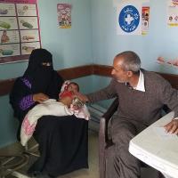 Kindersprechstunde im Yarim Kinderkrankenhaus, Jemen. Foto: Ärzte der Welt