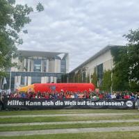Demonstration vor dem Bundeskanzleramt 
