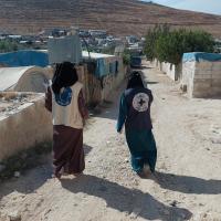 Zwei Mitarbeiterinnen von Ärzte der Welt in einem Geflüchteten-Camp im Norden Syriens. Foto: Ärzte der Welt Türkei
