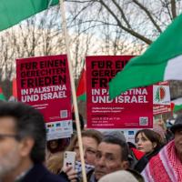 Kundgebung für einen gerechten Frieden in Palästina und Israel in Berlin. Foto: Stephane Lelarge
