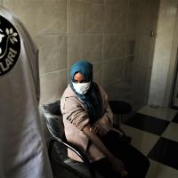 Eine Frau in Afrin im Krankenhaus. Foto: Ärzte der Welt / Dünya Doktorları Derneği (DDD)