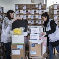 Eine Lieferung humanitärer Güter im ukrainischen Czernowitz. Foto: Olmo Calvo