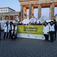 Kundgebung am Brandenburger Tor in Berlin. Foto: Ute Zurmühl