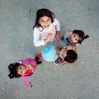 Kinder spielen in einer Unterkunft für Geflüchtete in Zagreb, Kroatien. Foto: Elisa Vandekerckhove