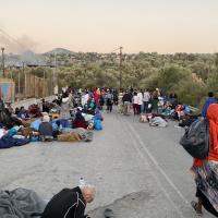 Flüchlinge auf Lesbos nach dem Feuer in Moria