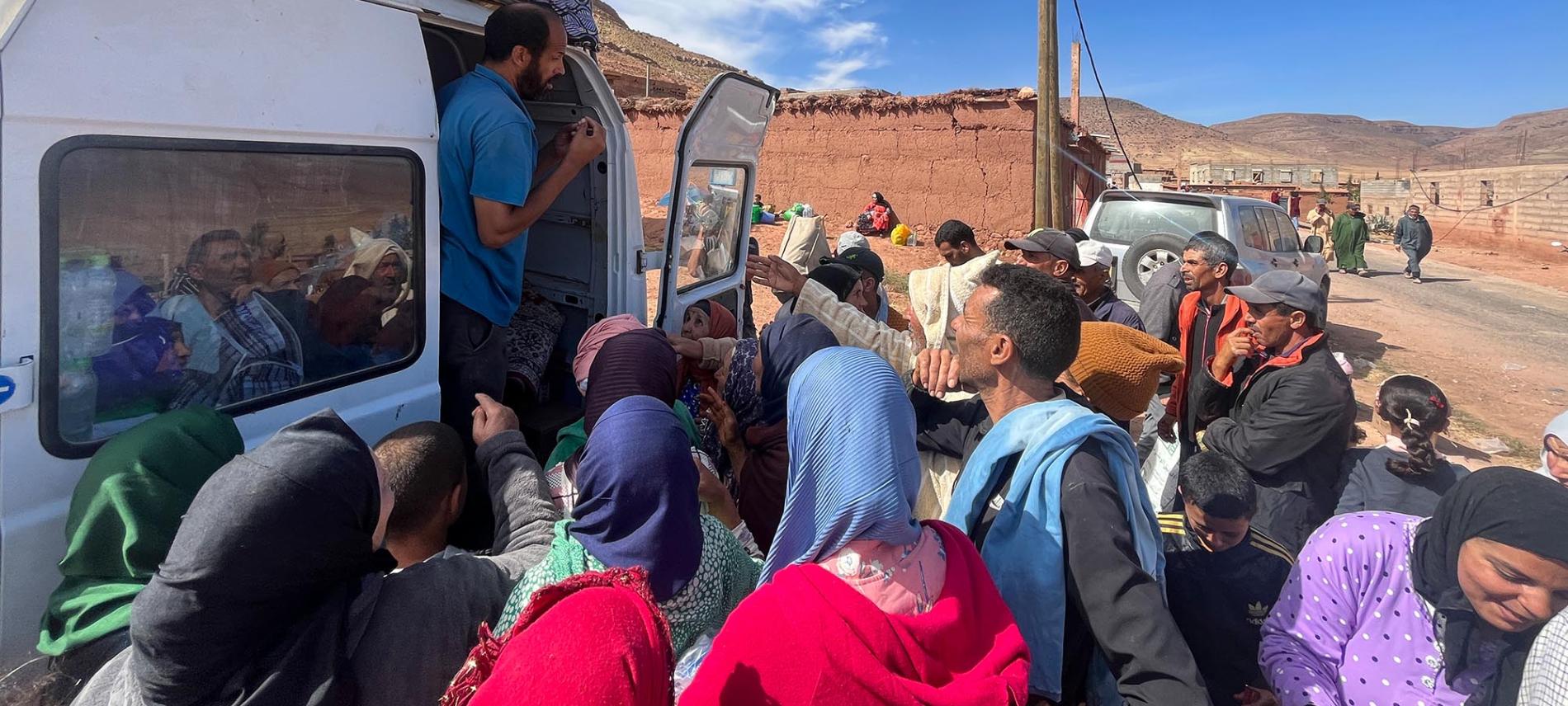 Die Menschen in den marokkanischen Erdbebengebieten sind auf die Versorgung von außerhalb angewiesen. Foto: Marc Ferra