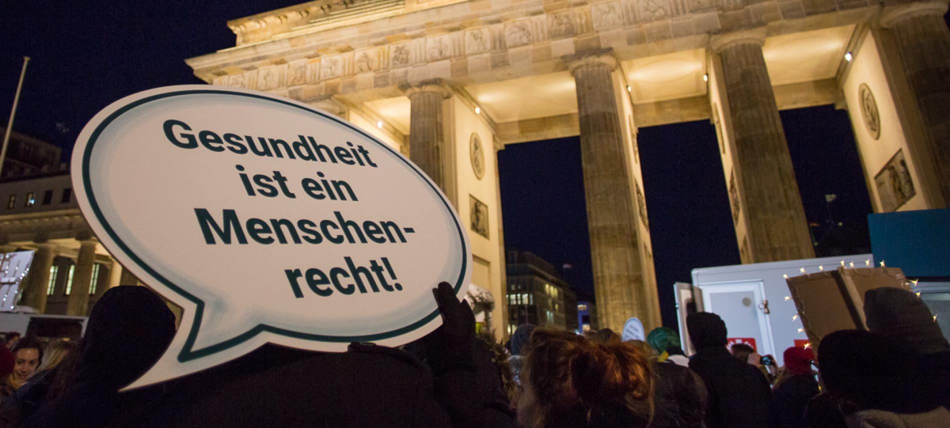 Demonstration vor dem Brandenburger Tor. Foto: Walter Wetzler
