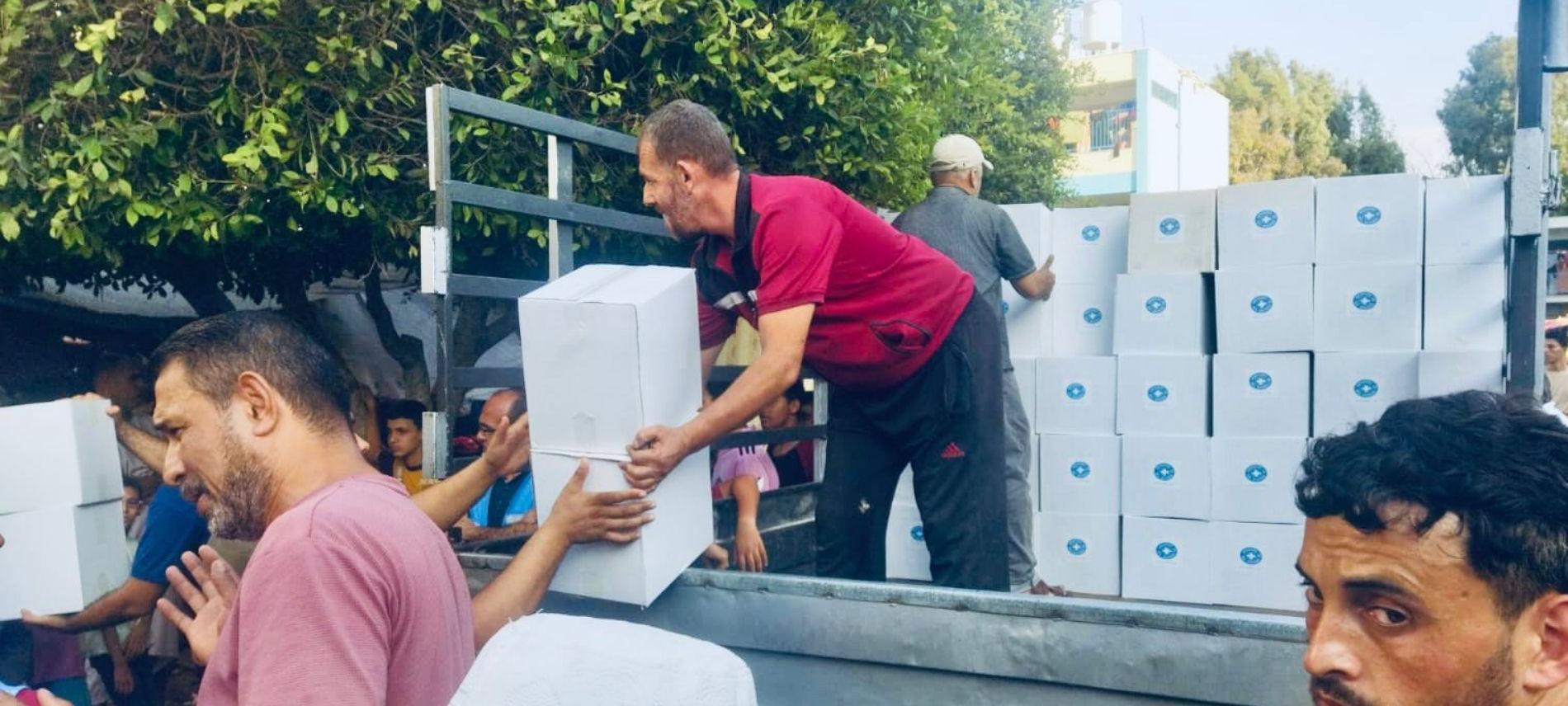 Mitarbeitende von Ärzte der Welt liefern Hilfsgüter in Gaza aus. Foto: Ärzte der Welt