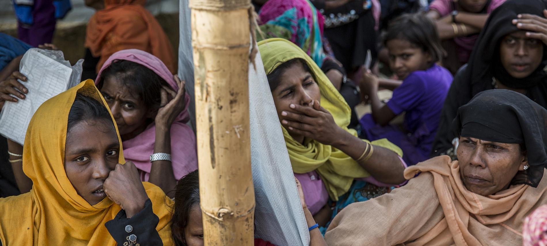 Viele Rohingya leben in Hütten, die kaum Schutz vor dem Monson bieten. Foto: Arnaud Finistre