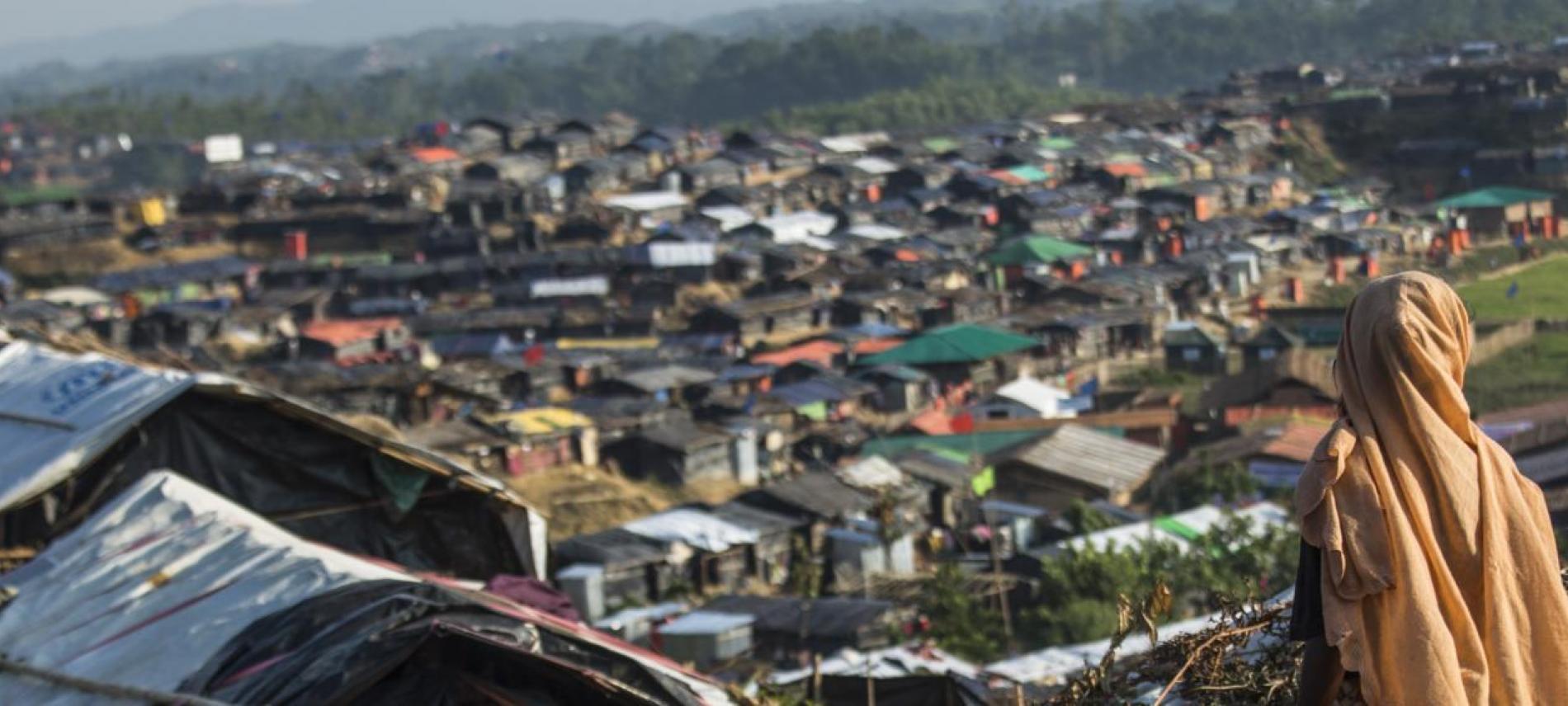 Immer noch leben Zehntausende Rohingya in Bangladesch. Foto: Arnaud Finistre Die Rohingya in den Camps kämpfen für ihre Rechte. Foto: Arnaud Finistre