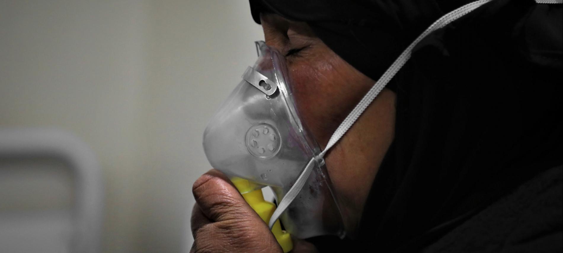Eine Patientin in Afrin mit einer Sauerstoffmaske. Foto: Ärzte de Welt Türkei