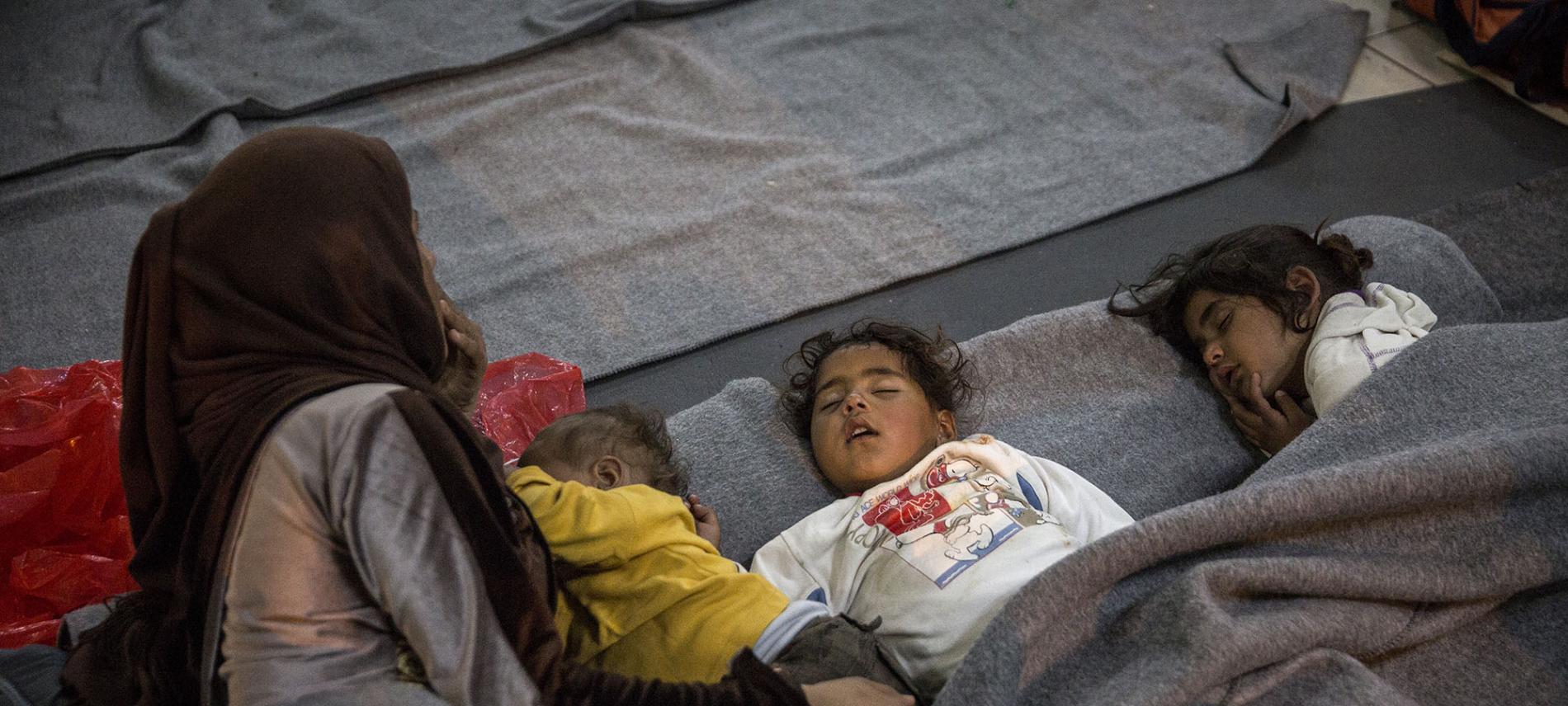 Noch immer sind Flüchtlinge unter schlechten Bedigungen untergebracht. Foto: Olmo Calvo