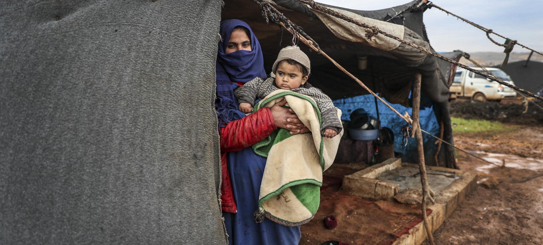 Syrische Frau und ihr Baby in einem Flüchtlingscamp. Foto: Esra Hacioglu