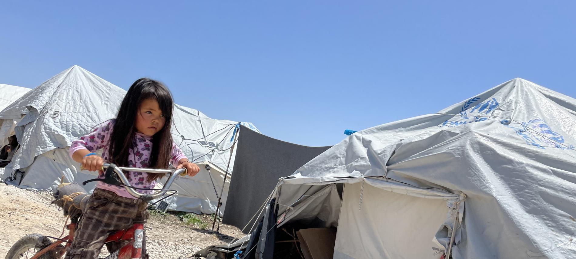 Die Zelte im Flüchtlingslager Kara Tepe 2 auf der Insel Lesbos bieten kaum Schutz vor Wind und Wetter. Foto: Chris Schmid