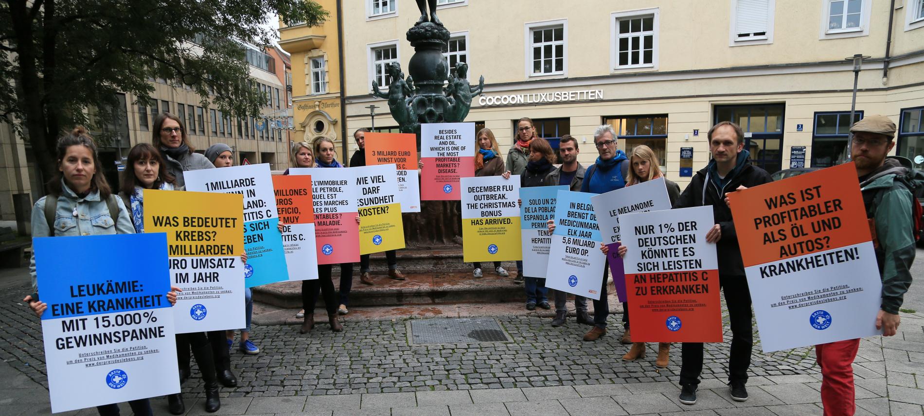 Ärzte der Welt-Mitarbeiter protestieren gegen Wucherpreise für Medikamente