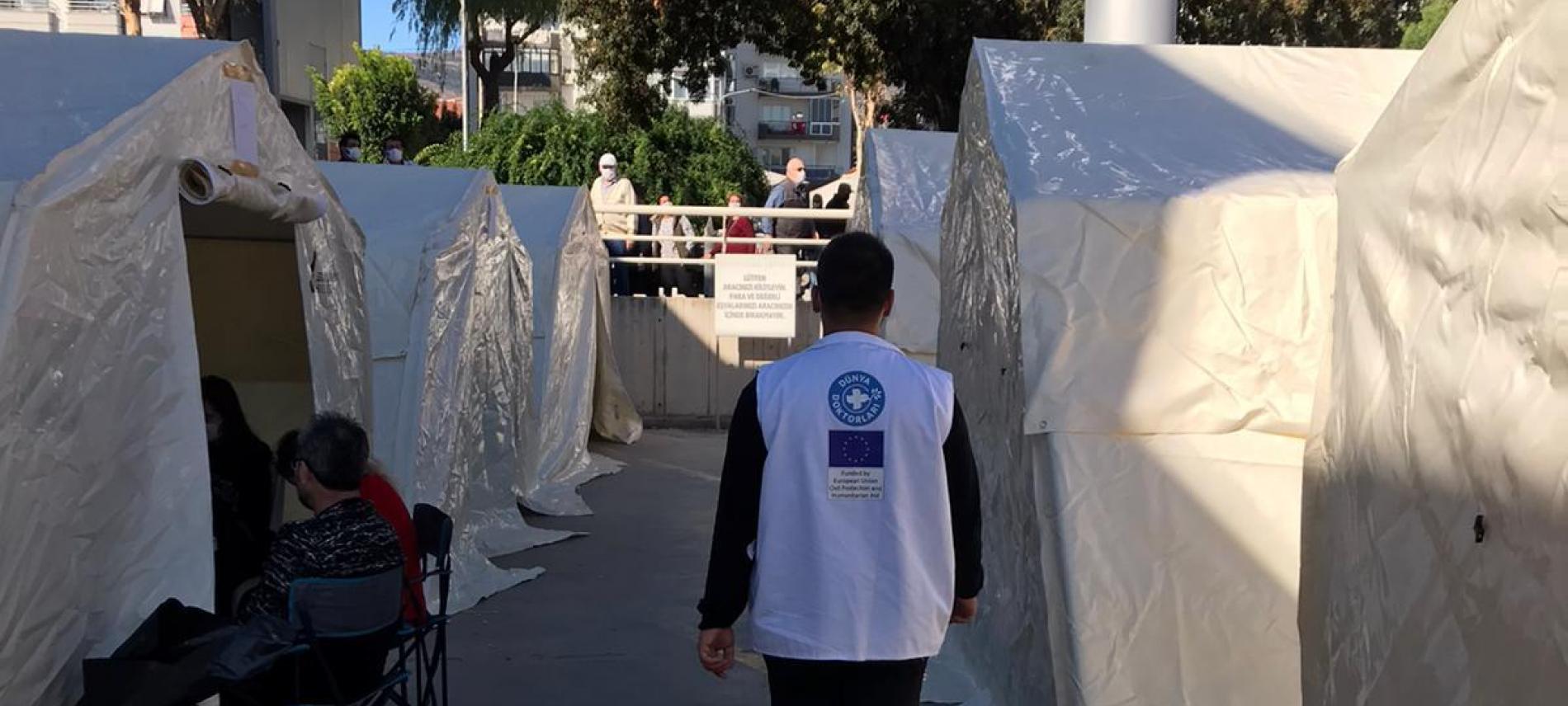 Menschen in Izmir wurden nach dem Erdbeben in Zelten versorgt. Foto: DDD / Ärzte der Welt Türkei