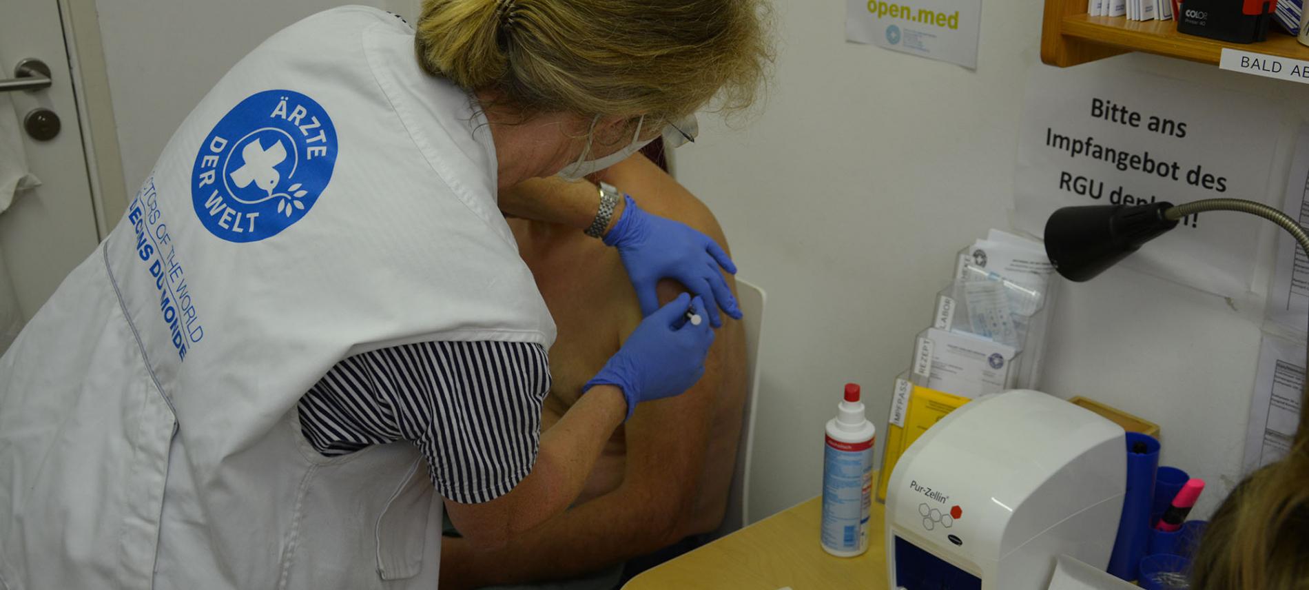 Impfsprechstunde in der medizinischen Anlaufstelle. Foto: Ärzte der Welt