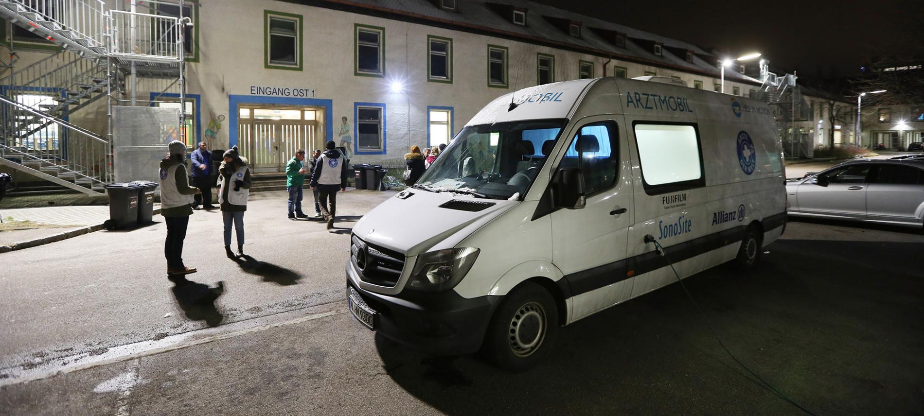 EU-Bürger wird im Münchner Kälteschutz von Ärzte der Welt behandelt. Foto: Sigi Müller