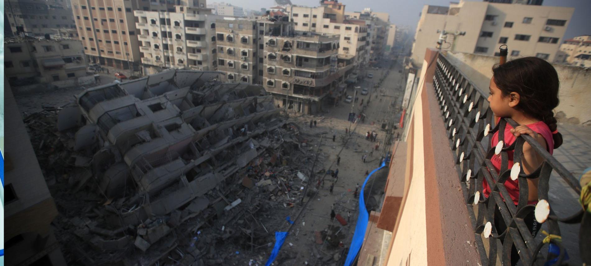 Die Menschen in Gaza sind nirgends mehr sicher. Foto: Mohammed Zaanoun Ein palästinensisches Mädchen schaut auf ein zerstörtes Haus. Foto: Mohammed Zaanoun