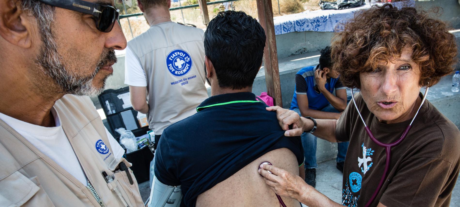 Eine Mitarbeiterin von Ärzte der Welt auf der Insel Lesbos