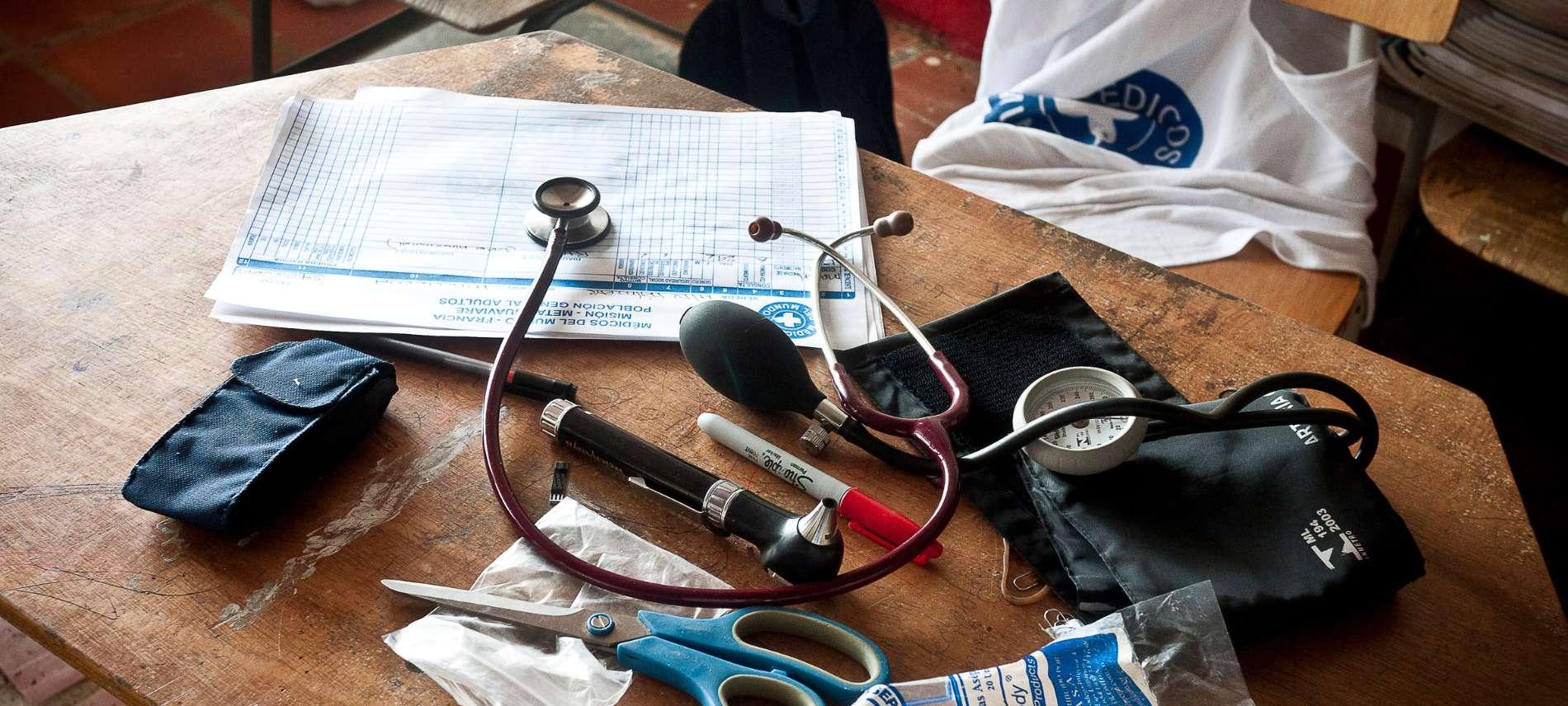 In Kolumbien wird die geleistete Arbeit der Ärzte der Welt-Teams schriftlich dokumentiert. Foto: Nadia Berg