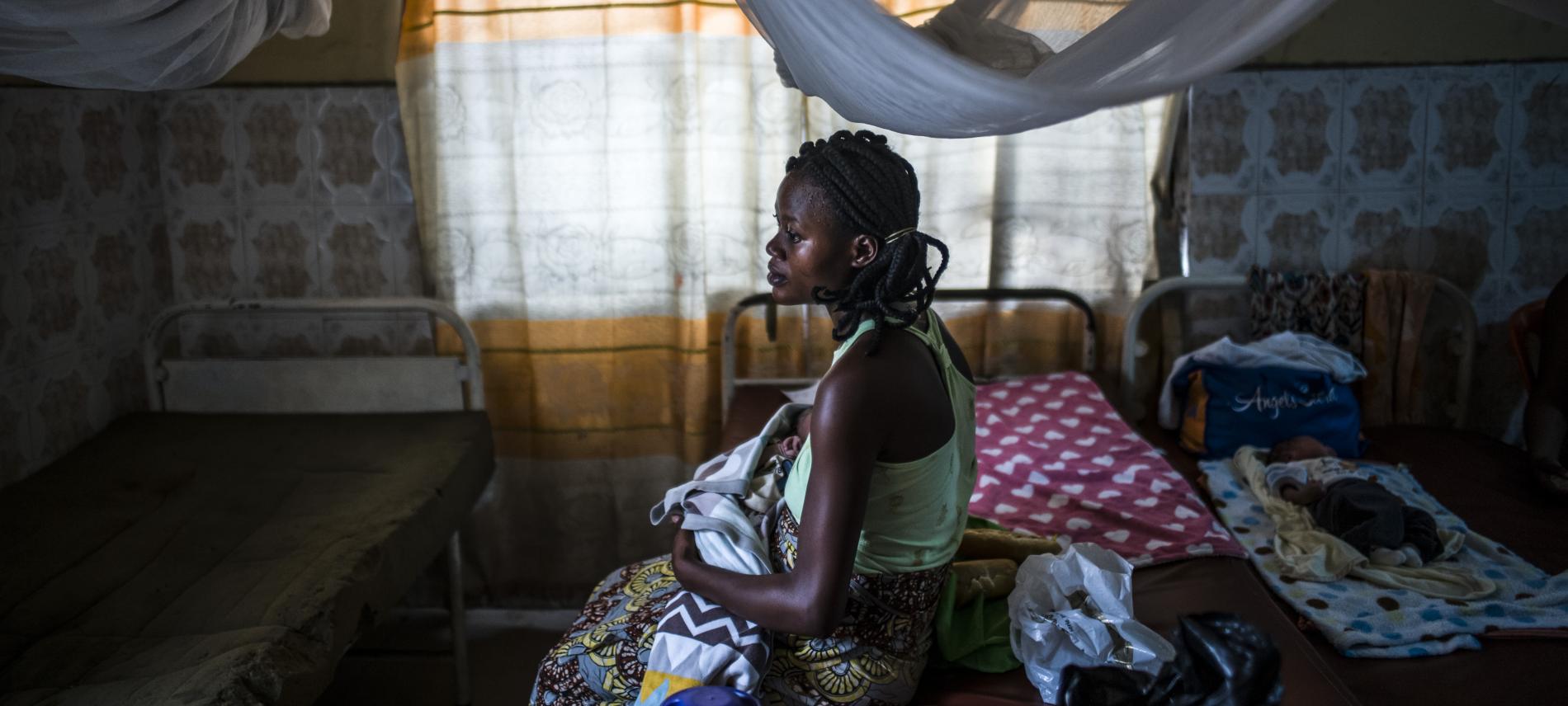 Eine kongolesische Frau mit ihrem Baby. Foto: Olivier Papegnies