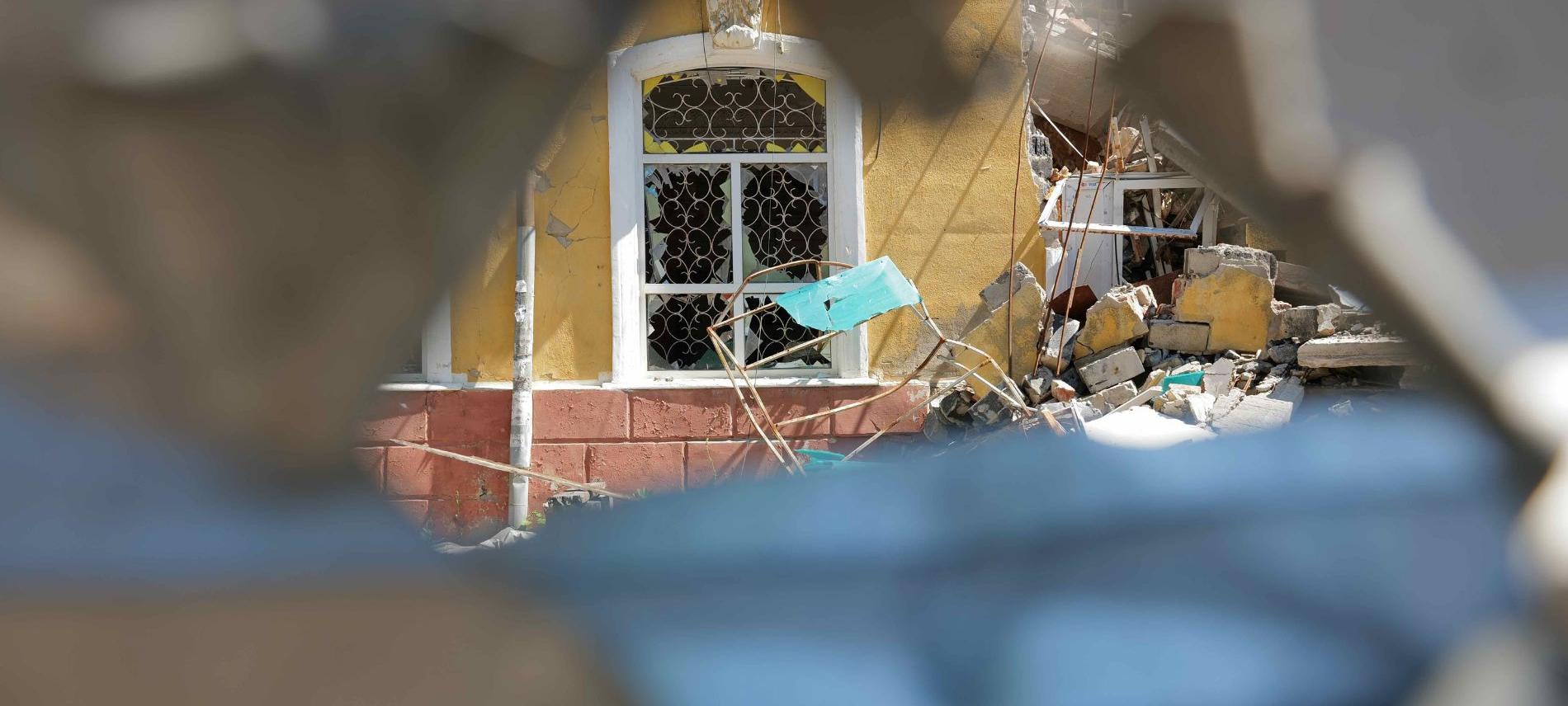 Russland greift immer wieder zivile Einrichtungen an (Symbolbild). Foto: Till Mayer  Zerstörtes Gebäude in der Ukraine (Symbolbild). Foto: Till Mayer